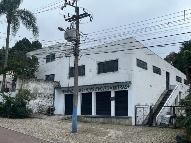 Imóvel  Comercial térreo no Ecoville / Mossungue - 190 m2. Excelente localização!