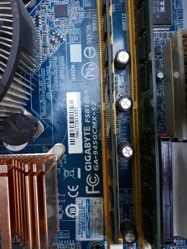 Placa mãe GIGABYTE FSB1066 - GA-945GCMX-S2