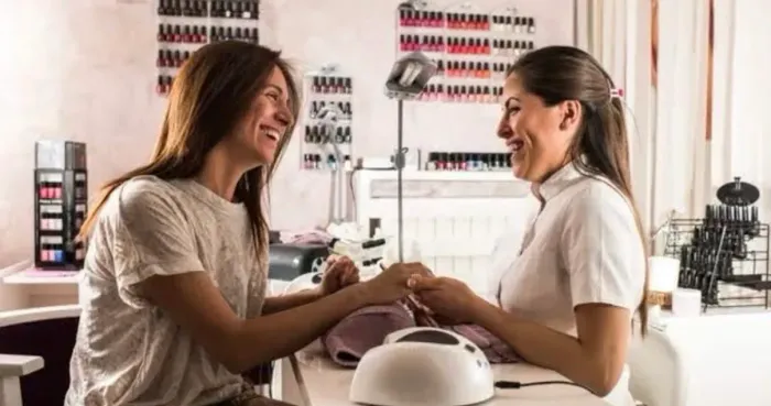 Buscamos Manicure com Experiência. (Garantia R$2.000)