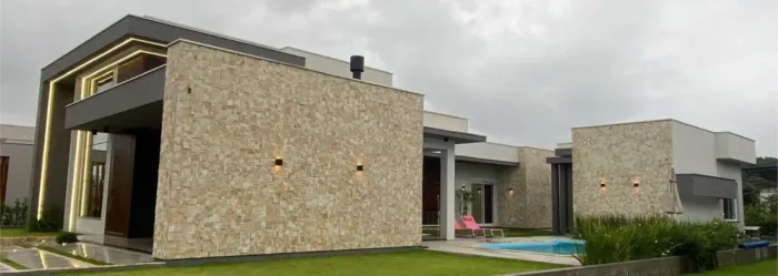Casa Nova Mobiliada Condomínio Fechado APENAS 80 metros da Lagoa, um verdadeiro privilégio
