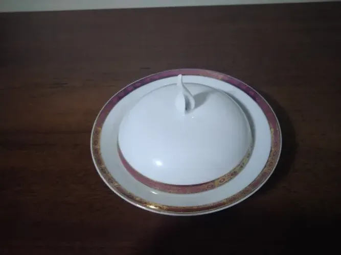 manteigueira antiga porcelana real com detalhes bordô e dourado