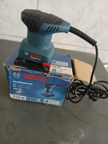 Lixadeira Bosch profissional semi nova em perfeito estado.