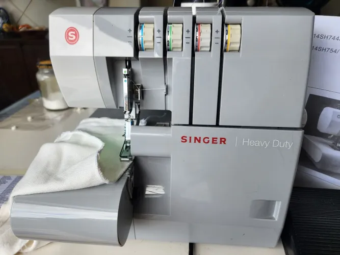Overlock ultralock singer