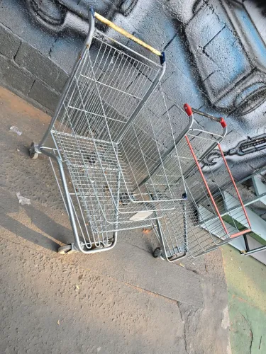  Carrinho de mercado aramado com rodas  condomínio  compras 