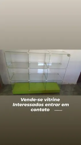 Vitrine com 120cm x 30cm x 105cm , 3x3