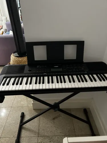 Teclado Yamaha PSR E273