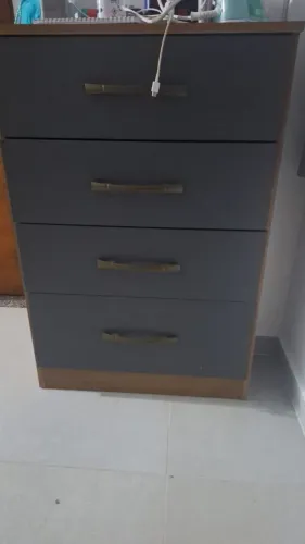 guarda-roupa e comoda