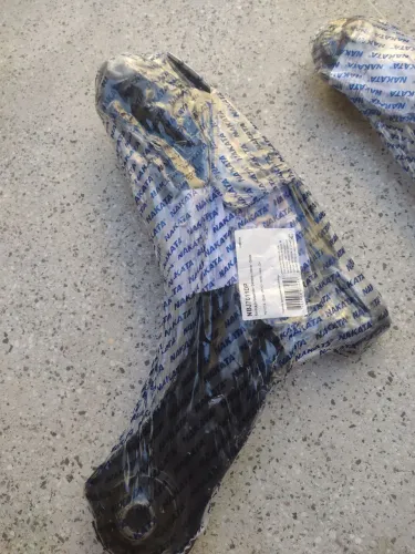 Vendo bandeja de suspensão lado direito e esquerdo novo pra carro etios