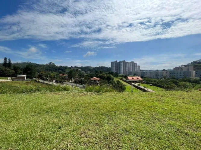 Terrenos à venda no condomínio Reserva São Pedro a partir de R$219.000
