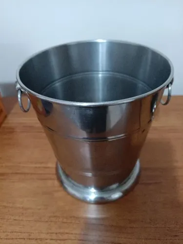 VENDO BALDE DE INOX ANTIGO DE EXCELENTE QUALIDADE SUPER NOVO