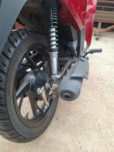 Moto muito nova pouco rodada original único dono de particular para particular