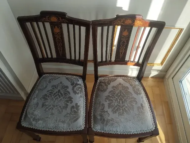 Conjunto de 2(duas) cadeiras em madeira de lei marchetada