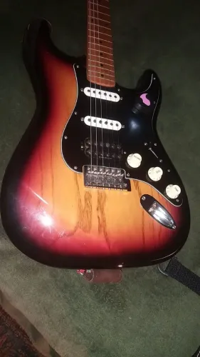 Guitarra Stratocaster Fender American HSS Seymour Duncan, regulada blindada Leia!