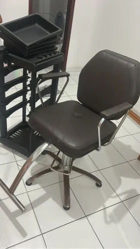 Cadeira, para salão e carrinho auxiliar