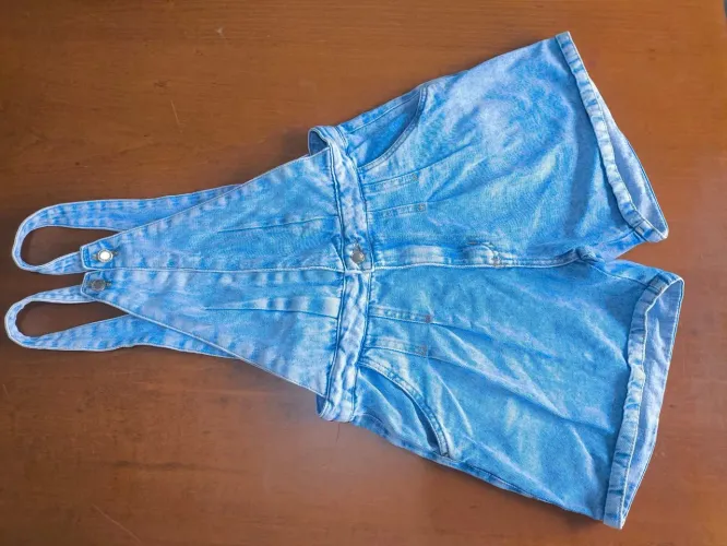 Jardineira jeans 