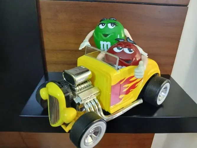 m&m's dispenser calhambeque - rebel without a clue - hot rod car - candy dispenser