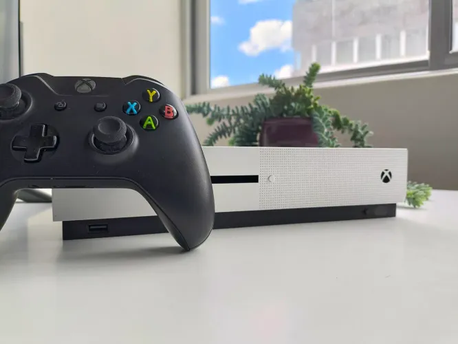 Xbox One S 1TB, 1 controle