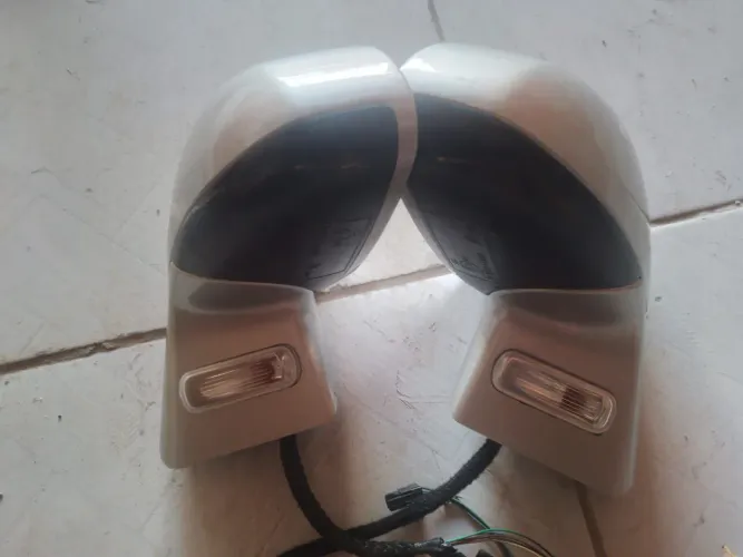 Vendo o par do retrovisor elétrico com rebatimento  do c4 exclusive ano 2010...