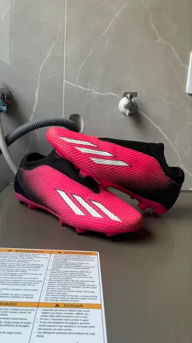 Chuteira da adidas
