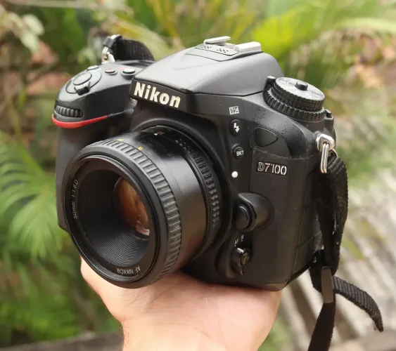 Camera Nikon D7100 + 2 Lentes 