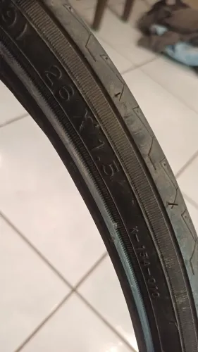 Pneu bicicleta para asfalto