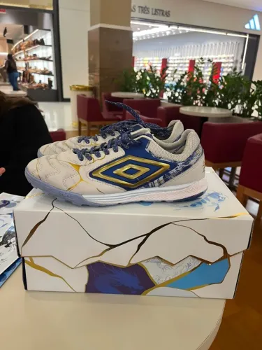 Chuteira Umbro Adama Kintsugi
