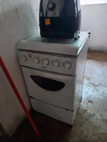 VENDE-SE GELADEIRA E FOGÃO