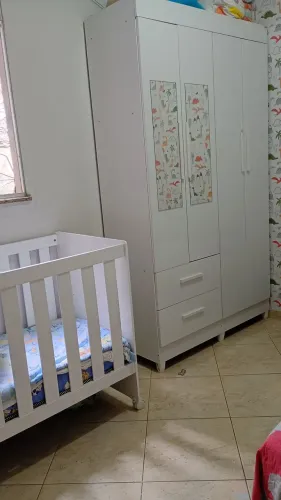 Berço e guarda roupa 