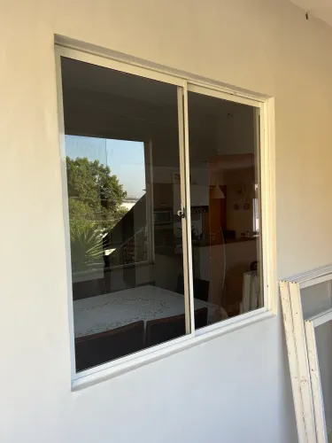 Janelas de alumínio branco à venda ? 3 unidades