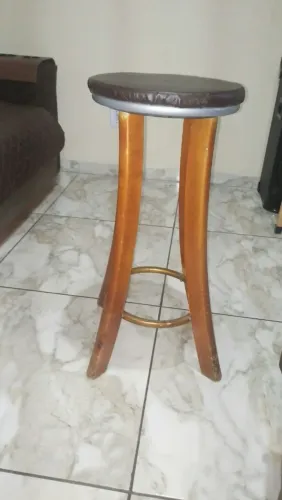 Banco de madeira no novinho nunca foi usado