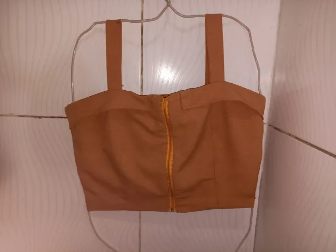 Cropped Bege com Zíper Feminino GG