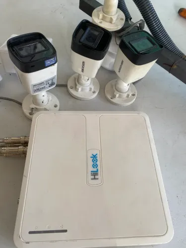 4 Câmeras HikVision + DVR Gravador 4 Canais HikVision 