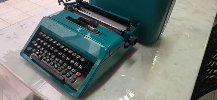 Máquina de escrever- Olivetti Studio 45
