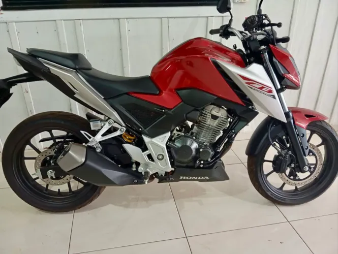 CB300F Twister ABS 2026 com 936km