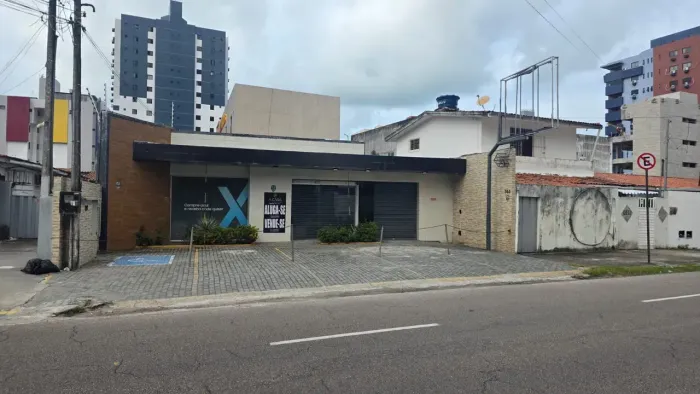 Casa Comercial na Monteiro da Franca para aluguel ou venda!!