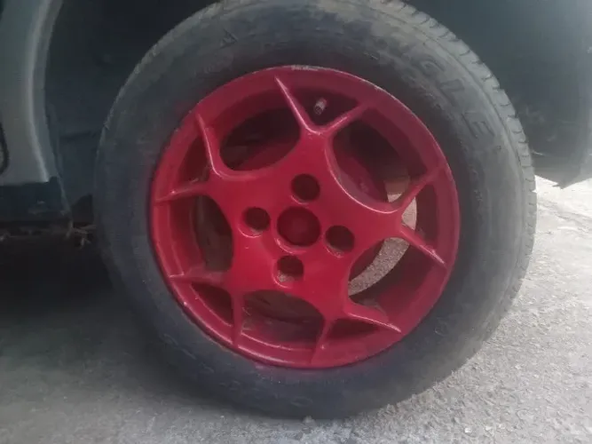 Vendo 4 aros liga leve 13! 4 furos com pneus bem conservados 1600