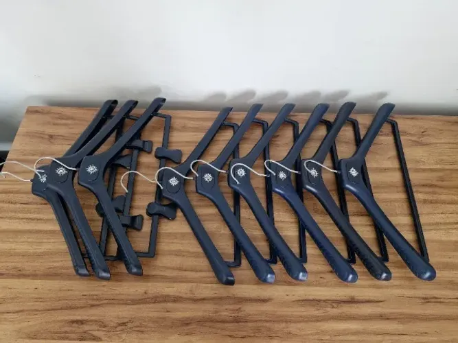 Cabides Fortes de três Modelos 70 Unidades