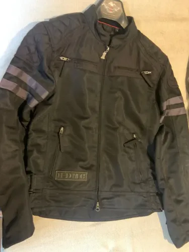 Jaqueta Harley Davidson. Cor preta. Tamanho P. Original !