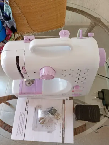 Máquina de custura