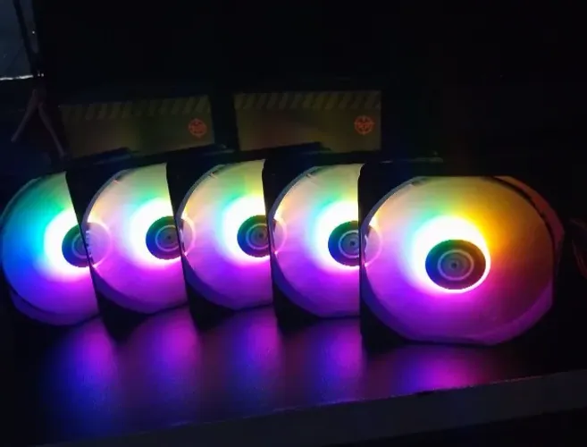 Kit 5 Fans RGB TGT estatico molex Novos. Entrego