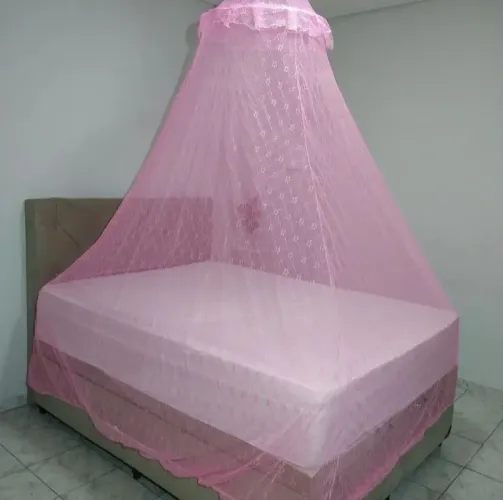 Mosquiteiro de renda com elástico rosa