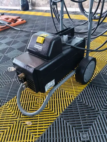 Lavadora Karcher profissional 585hd
