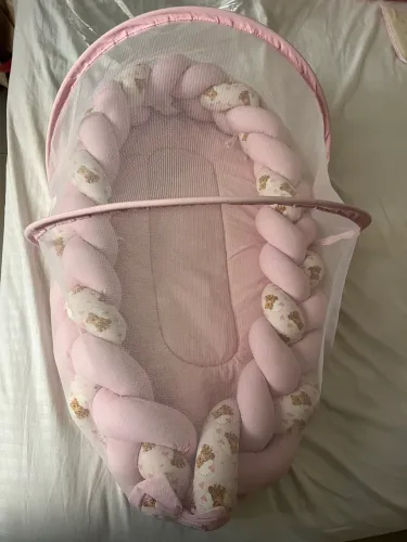 Ninho trançado de menina