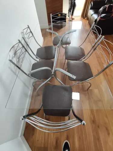 Mesa de Jantar com 6 Cadeiras Brigatto (Vidro e Metal) em Ótimo Estado