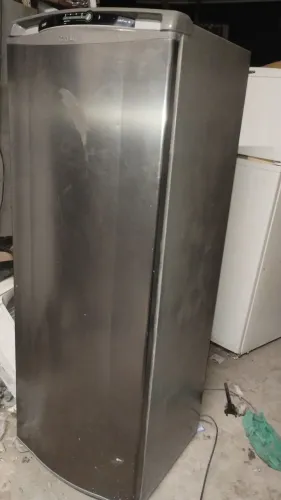 Vende .se uma geladeira Consul 90 dia de garantia