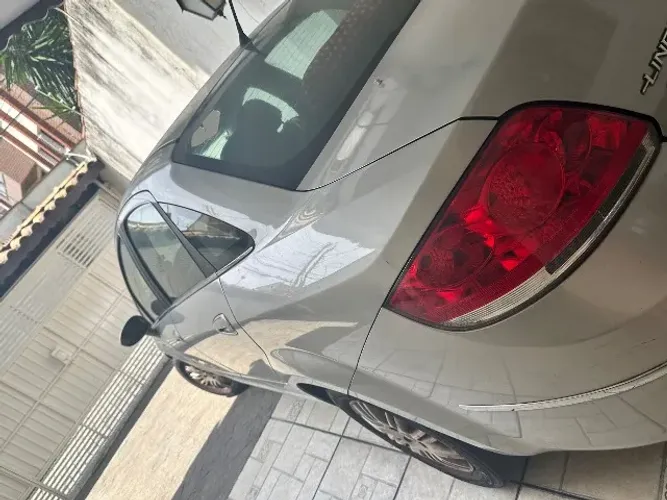 Fiat Linea LX 1.9/ 1.8 Flex 16V 4P 2010