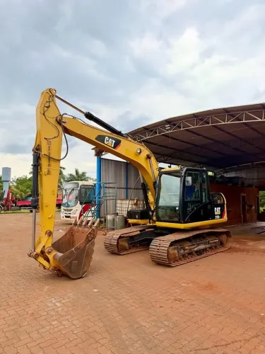 Escavadeira Caterpillar 313D 2L