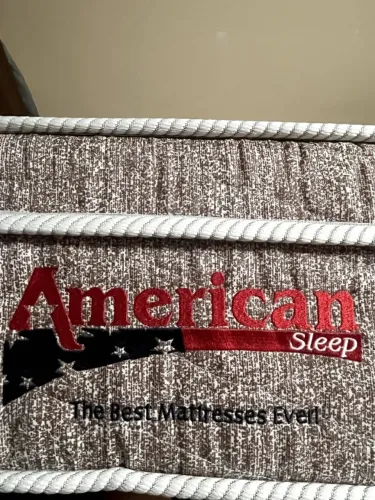 Colchão de solteiro semi-novo com molas ensacadas Sleep House - leia todo o anúncio
