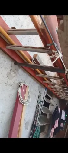 Vendo Escada de madeira