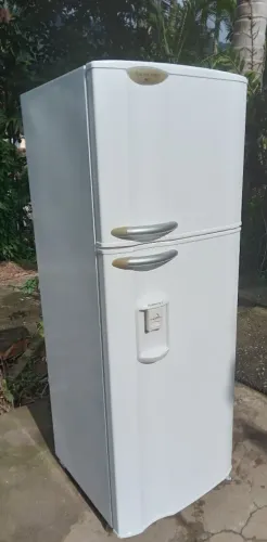 ÓTIMA GELADEIRA ELECTROLUX FROST FREE 350LTRS FUNCIONANDO PERFEITAMENTE 